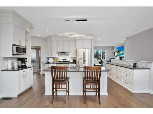 10 Henner'S Outlook, Lacombe, AB - Indoor Photo Showing Kitchen With Upgraded Kitchen