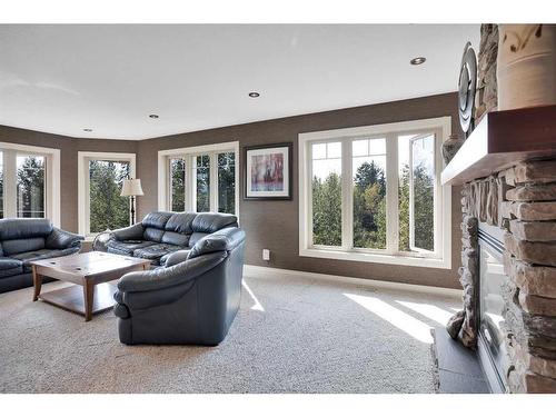 524 Summer Crescent, Rural Ponoka County, AB - Indoor Photo Showing Living Room