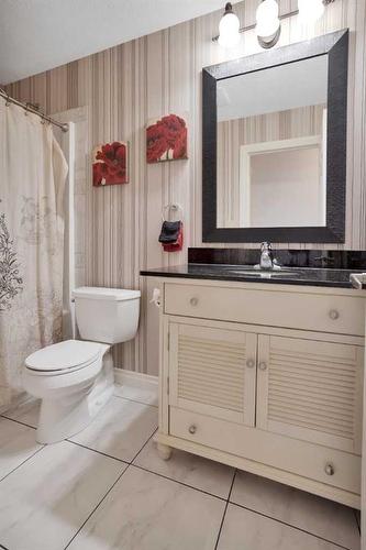 524 Summer Crescent, Rural Ponoka County, AB - Indoor Photo Showing Bathroom