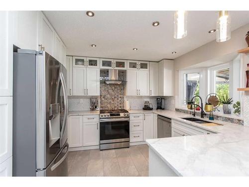 40 Alton Close, Red Deer, AB - Indoor Photo Showing Kitchen