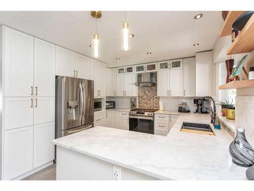 40 Alton Close, Red Deer, AB - Indoor Photo Showing Kitchen With Upgraded Kitchen