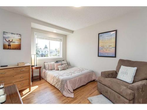 40 Alton Close, Red Deer, AB - Indoor Photo Showing Bedroom