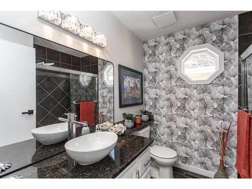 40 Alton Close, Red Deer, AB - Indoor Photo Showing Bathroom