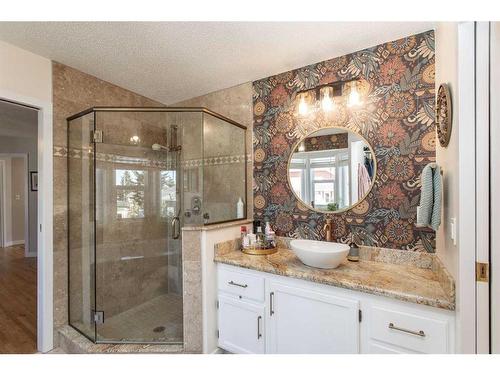 40 Alton Close, Red Deer, AB - Indoor Photo Showing Bathroom