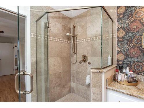 40 Alton Close, Red Deer, AB - Indoor Photo Showing Bathroom