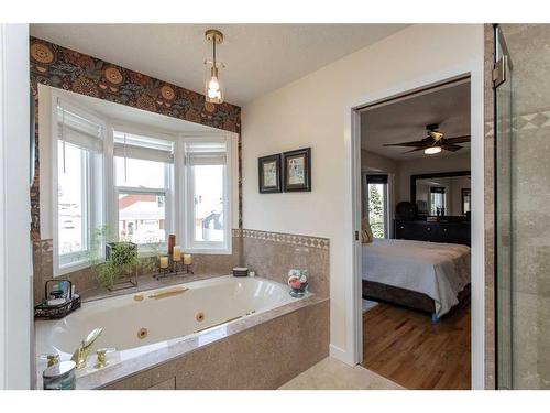 40 Alton Close, Red Deer, AB - Indoor Photo Showing Bathroom