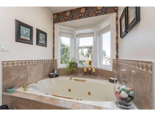 40 Alton Close, Red Deer, AB - Indoor Photo Showing Bathroom