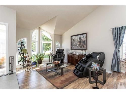 40 Alton Close, Red Deer, AB - Indoor Photo Showing Living Room