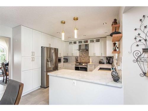 40 Alton Close, Red Deer, AB - Indoor Photo Showing Kitchen With Upgraded Kitchen