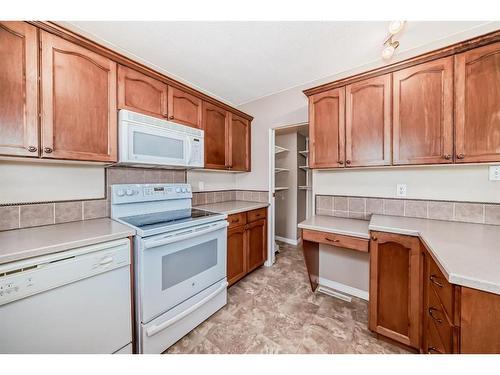 23 Stirling Close, Red Deer, AB - Indoor Photo Showing Kitchen