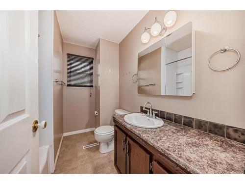 23 Stirling Close, Red Deer, AB - Indoor Photo Showing Bathroom