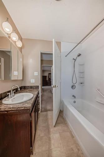 23 Stirling Close, Red Deer, AB - Indoor Photo Showing Bathroom