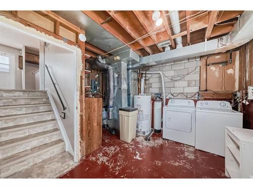 23 Stirling Close, Red Deer, AB - Indoor Photo Showing Laundry Room