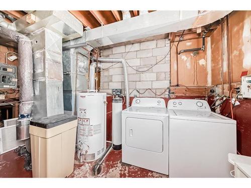 23 Stirling Close, Red Deer, AB - Indoor Photo Showing Laundry Room