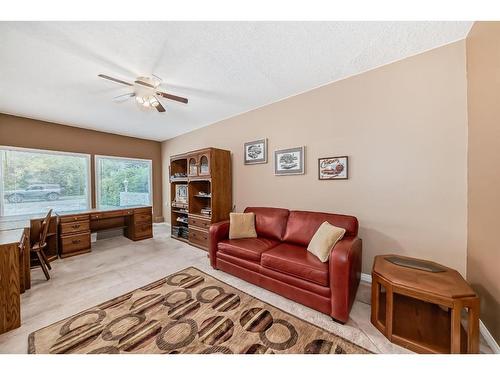 23 Stirling Close, Red Deer, AB - Indoor Photo Showing Living Room