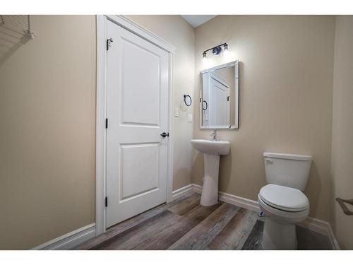 3301 50A Street Close, Camrose, AB - Indoor Photo Showing Bathroom