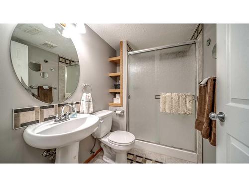 209 Strathford Bay, Strathmore, AB - Indoor Photo Showing Bathroom