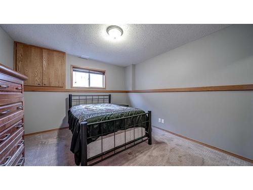 209 Strathford Bay, Strathmore, AB - Indoor Photo Showing Bedroom