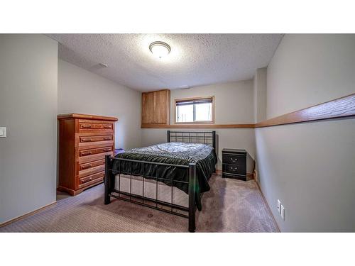 209 Strathford Bay, Strathmore, AB - Indoor Photo Showing Bedroom