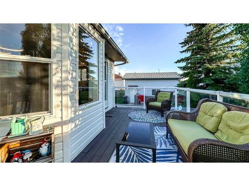 209 Strathford Bay, Strathmore, AB - Outdoor With Deck Patio Veranda With Exterior