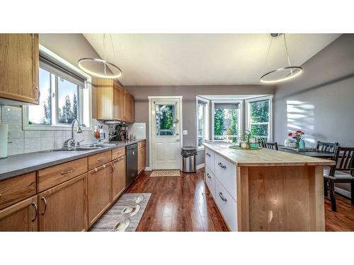 209 Strathford Bay, Strathmore, AB - Indoor Photo Showing Kitchen With Double Sink