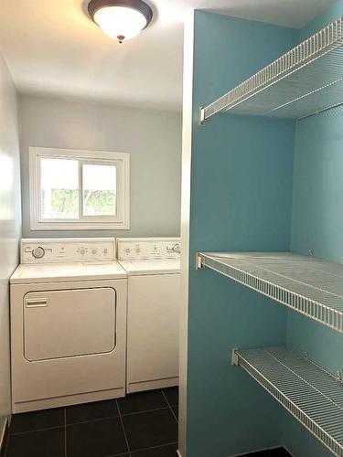 4414 54 Street West, Forestburg, AB - Indoor Photo Showing Laundry Room