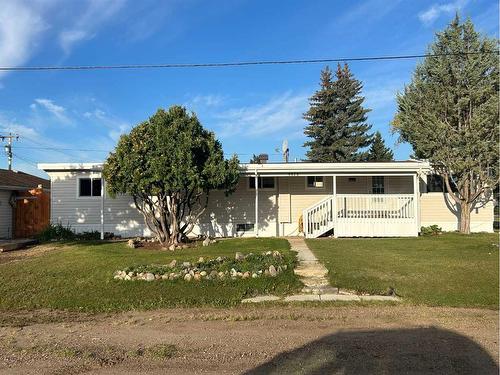 4414 54 Street West, Forestburg, AB - Outdoor