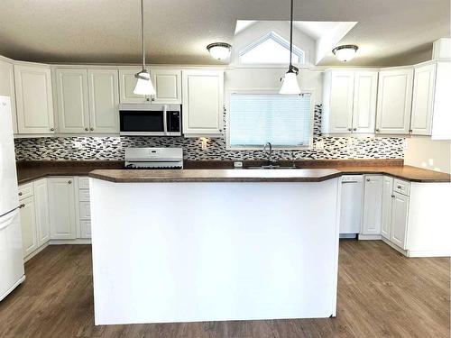 5416 49 Avenue West, Forestburg, AB - Indoor Photo Showing Kitchen