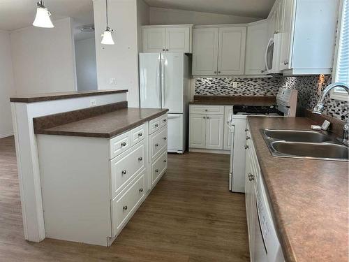 5416 49 Avenue West, Forestburg, AB - Indoor Photo Showing Kitchen With Double Sink