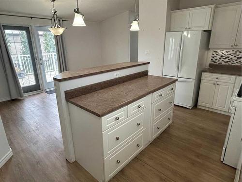 5416 49 Avenue West, Forestburg, AB - Indoor Photo Showing Kitchen