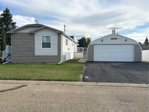 5416 49 Avenue West, Forestburg, AB - Outdoor