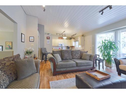 3905 67 Street, Camrose, AB - Indoor Photo Showing Living Room