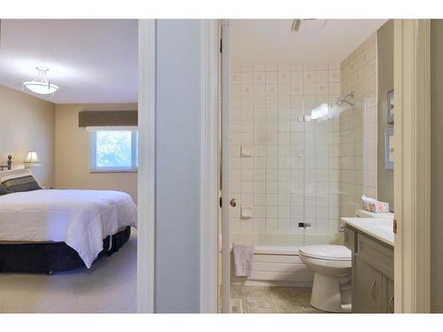 3905 67 Street, Camrose, AB - Indoor Photo Showing Bathroom