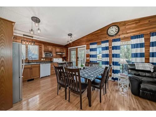 5048 Lakeshore Drive, Sylvan Lake, AB - Indoor Photo Showing Dining Room