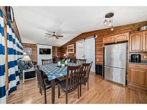 5048 Lakeshore Drive, Sylvan Lake, AB - Indoor Photo Showing Dining Room