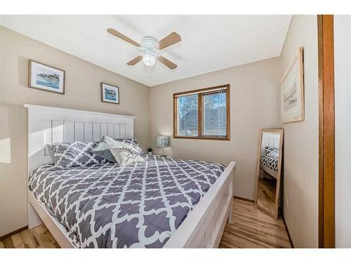 5048 Lakeshore Drive, Sylvan Lake, AB - Indoor Photo Showing Bedroom