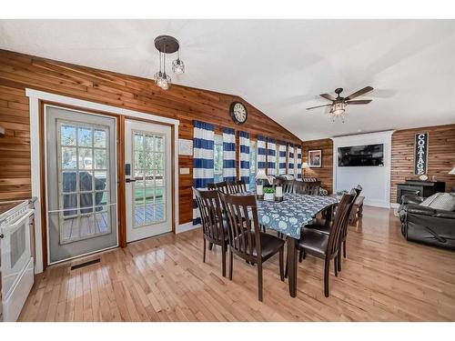 5048 Lakeshore Drive, Sylvan Lake, AB - Indoor Photo Showing Dining Room