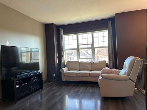 5928 62 Avenue, Ponoka, AB - Indoor Photo Showing Living Room