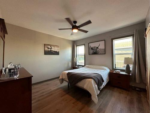 5928 62 Avenue, Ponoka, AB - Indoor Photo Showing Bedroom