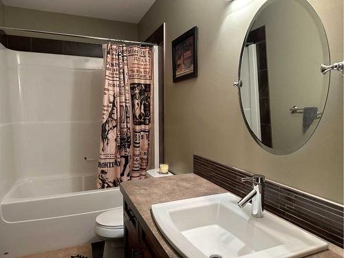 5928 62 Avenue, Ponoka, AB - Indoor Photo Showing Bathroom