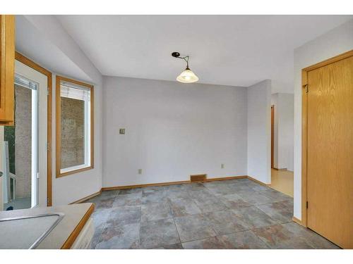 88 Dixon Crescent, Red Deer, AB - Indoor Photo Showing Other Room