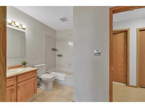 88 Dixon Crescent, Red Deer, AB - Indoor Photo Showing Bathroom