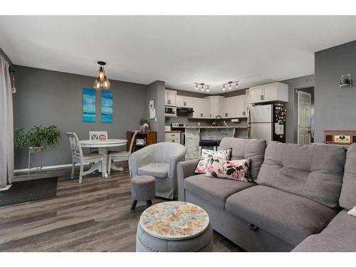 4021 69 A Street Close, Camrose, AB - Indoor Photo Showing Living Room