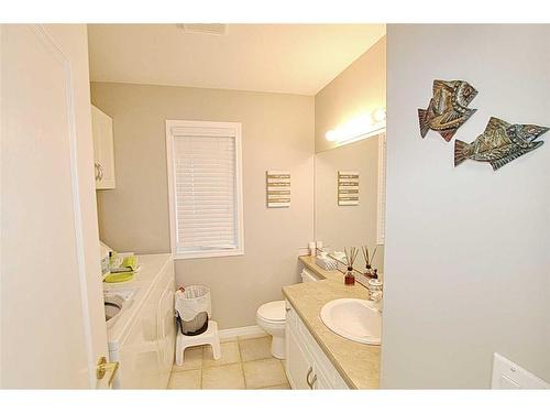 308 Marina Bay Place, Sylvan Lake, AB - Indoor Photo Showing Bathroom