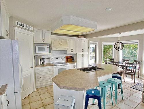 308 Marina Bay Place, Sylvan Lake, AB - Indoor Photo Showing Kitchen With Double Sink