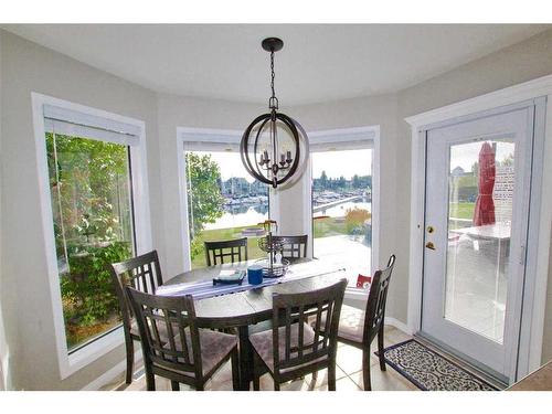 308 Marina Bay Place, Sylvan Lake, AB - Indoor Photo Showing Dining Room