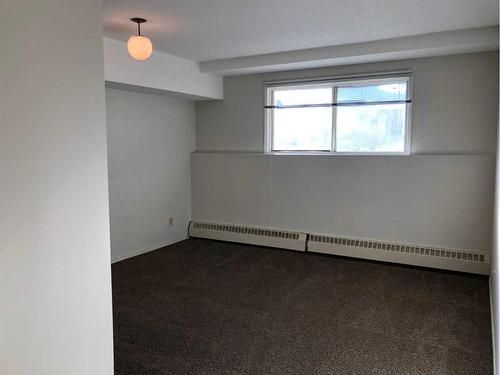 103-35 Bennett Street, Red Deer, AB - Indoor Photo Showing Other Room