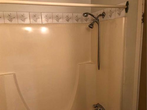 103-35 Bennett Street, Red Deer, AB - Indoor Photo Showing Bathroom