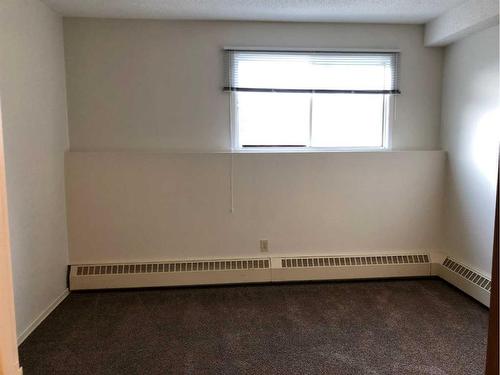 103-35 Bennett Street, Red Deer, AB - Indoor Photo Showing Other Room