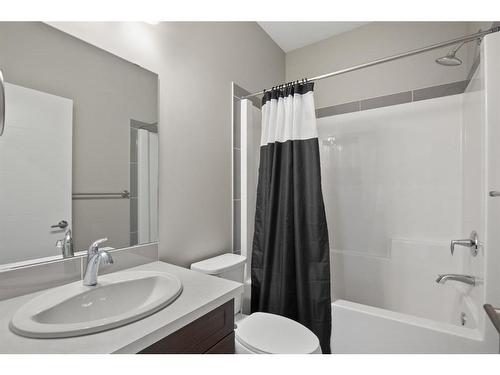 68 Windermere Close, Red Deer, AB - Indoor Photo Showing Bathroom